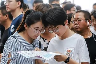 队记：篮网可能交易电风扇&黄忠&夏普 西蒙斯可被拿来交易球星